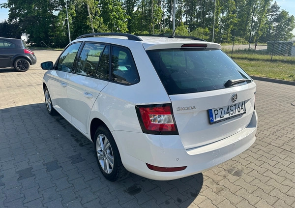 Skoda Fabia cena 32000 przebieg: 88500, rok produkcji 2019 z Lwówek małe 37
